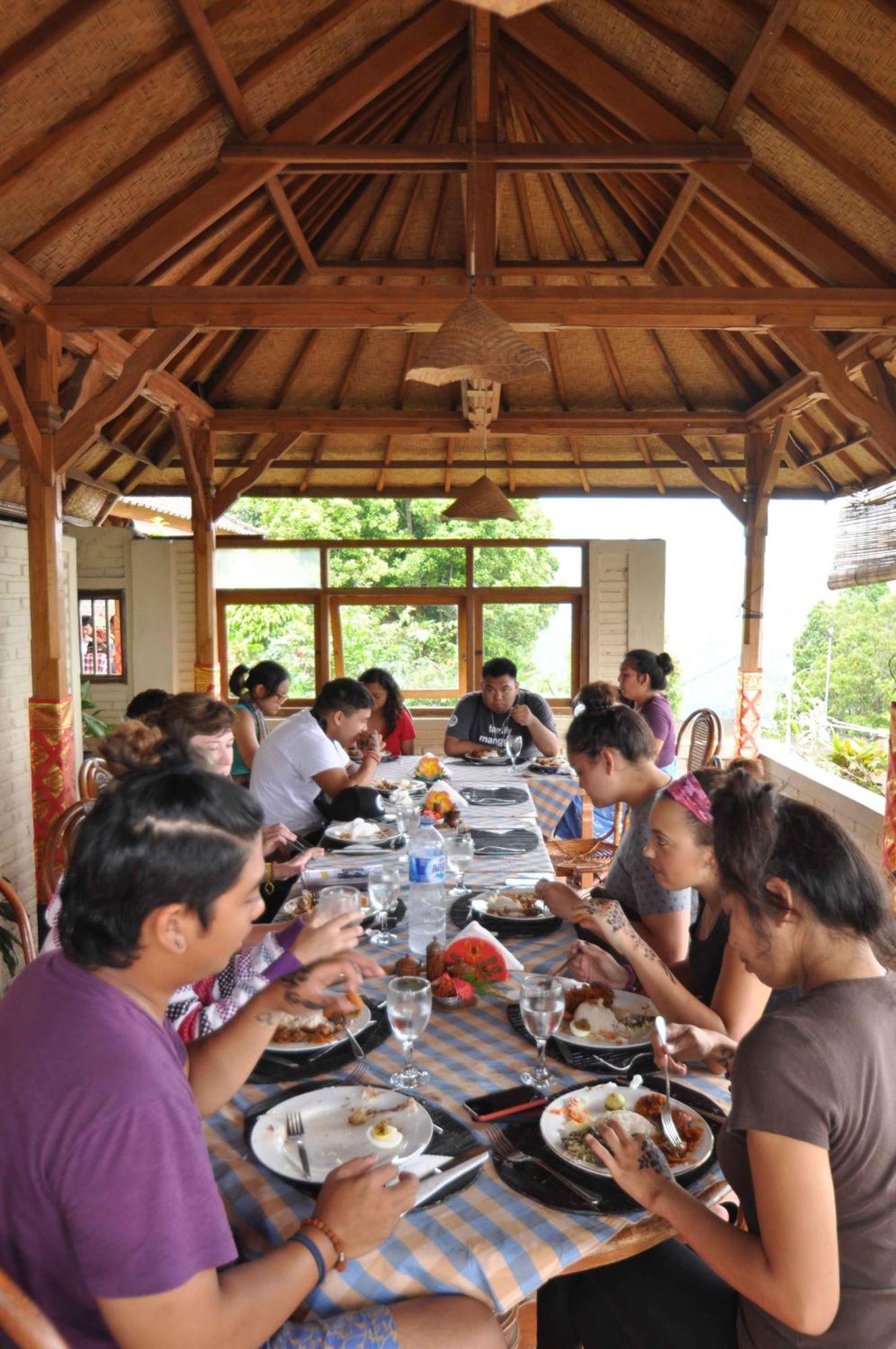 เมเมซูรังโฮมสเตย์ มุนดุก ภายนอก รูปภาพ